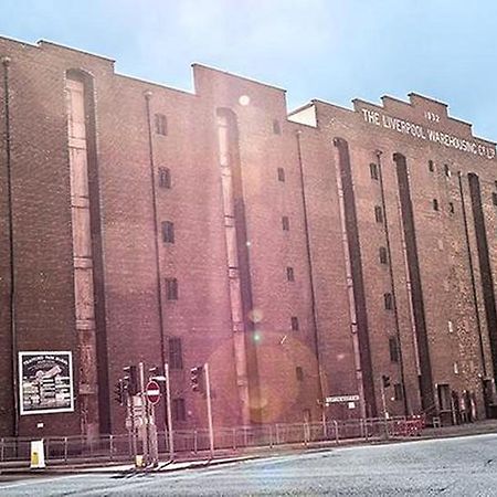 Victoria Warehouse Hotel Солфорд Экстерьер фото