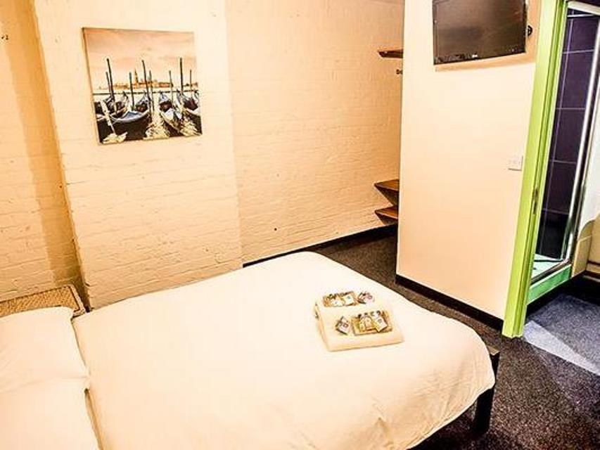 Victoria Warehouse Hotel Солфорд Экстерьер фото
