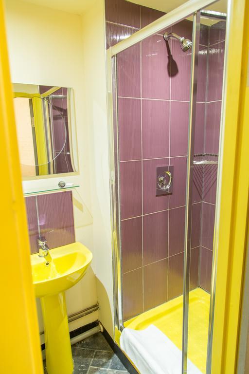 Victoria Warehouse Hotel Солфорд Номер фото