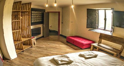 Victoria Warehouse Hotel Солфорд Экстерьер фото