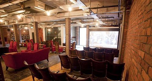 Victoria Warehouse Hotel Солфорд Экстерьер фото